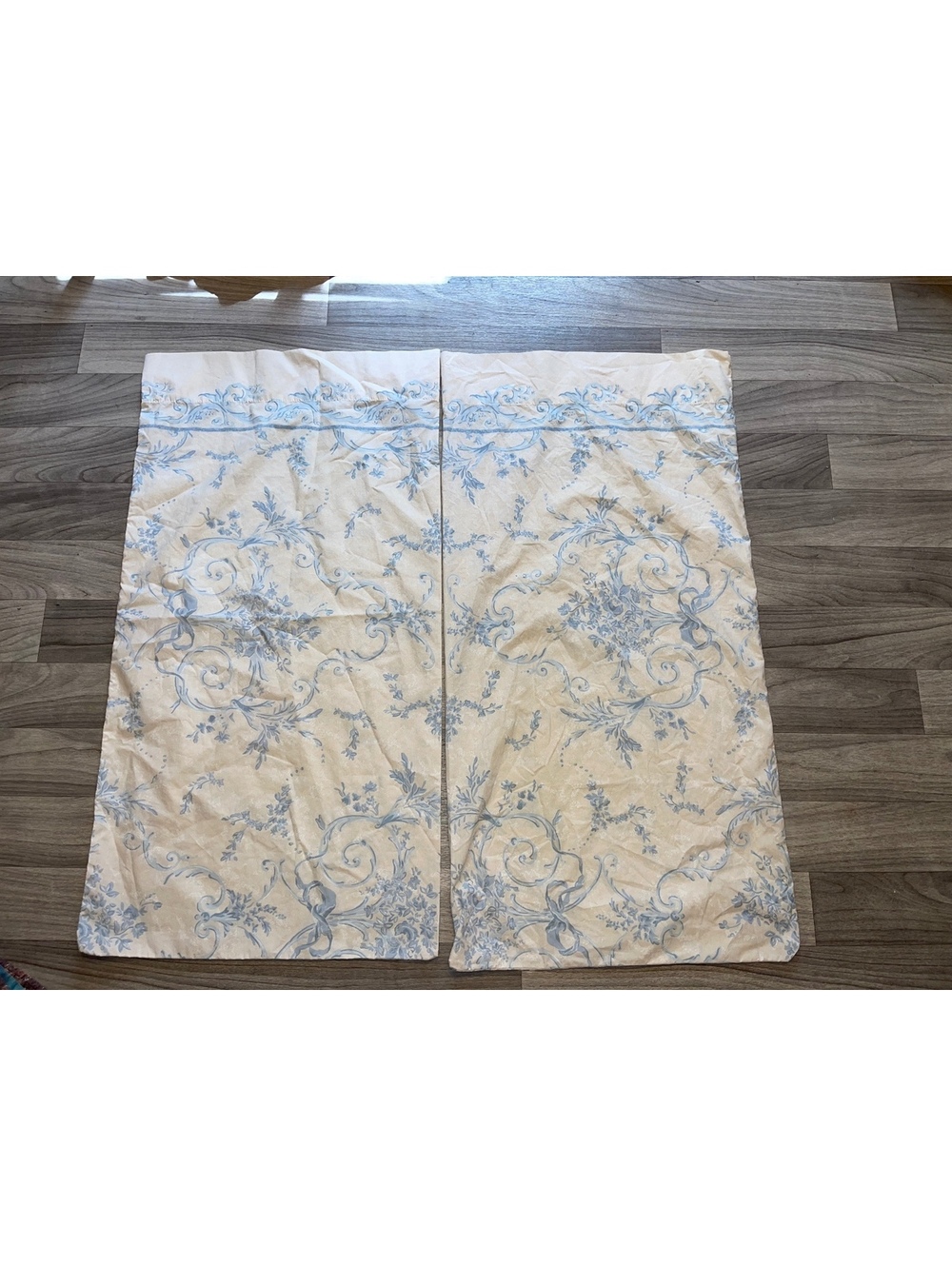 2 pillowcases